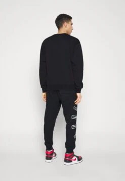 Jordan Pantaloni SportiviBlack Uomo Pantaloni Sportivi E Joggers JOC22E03D-Q11 13 Jordan Pantaloni SportiviBlack Uomo Pantaloni Sportivi E Joggers JOC22E03D-Q11 -Negozio Di Abbigliamento Zalando 71ec61fe681f47359bc3284a1207adee