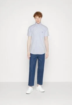 Gant Poplin GinghamCamiciaLight Blue Uomo Camicie GA322D0FE-K12 -Negozio Di Abbigliamento Zalando 7381008467634eb9ac43dd7c24b5975a