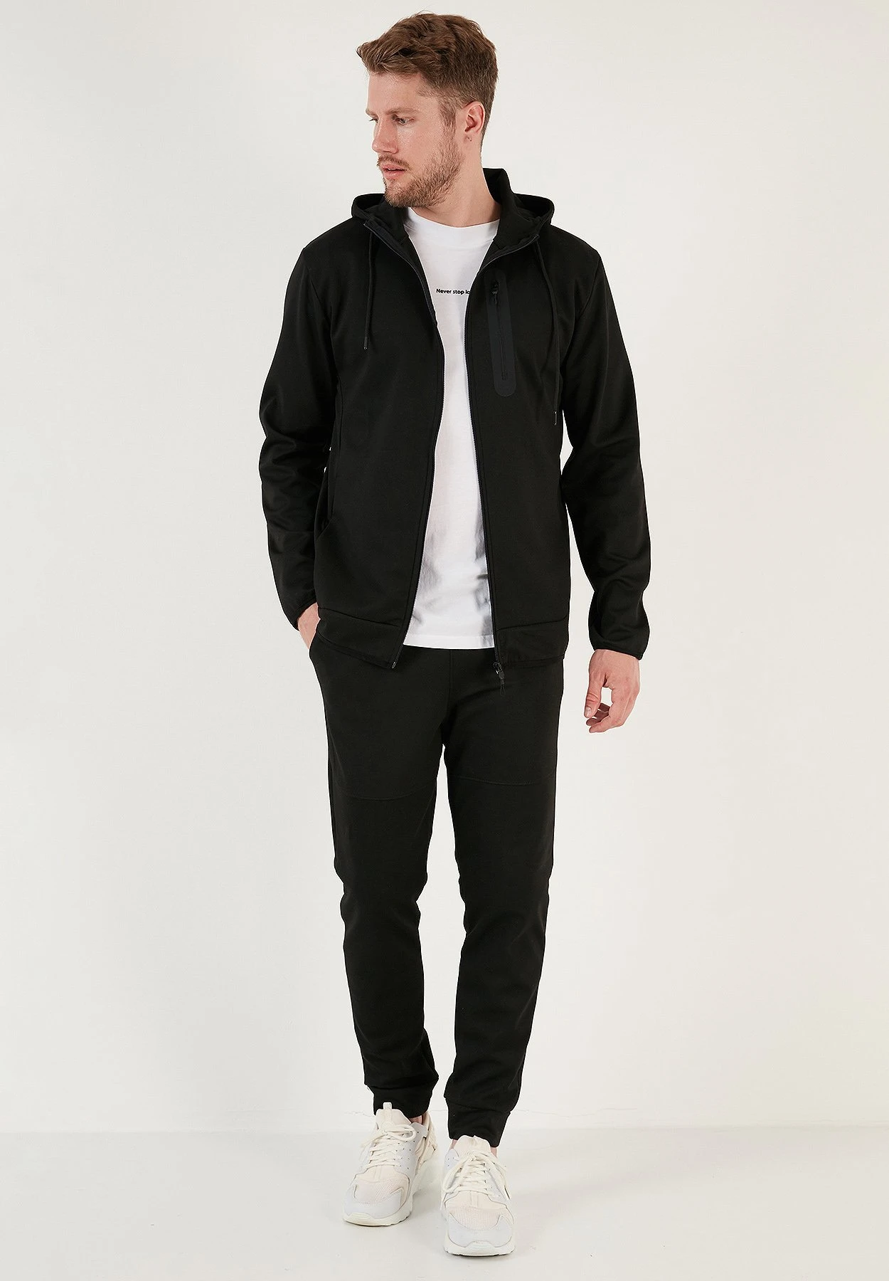 TutaBlack Uomo Pantaloni Sportivi E Joggers BUS22S037-Q11 4 TutaBlack Uomo Pantaloni Sportivi E Joggers BUS22S037-Q11 - immagine 2