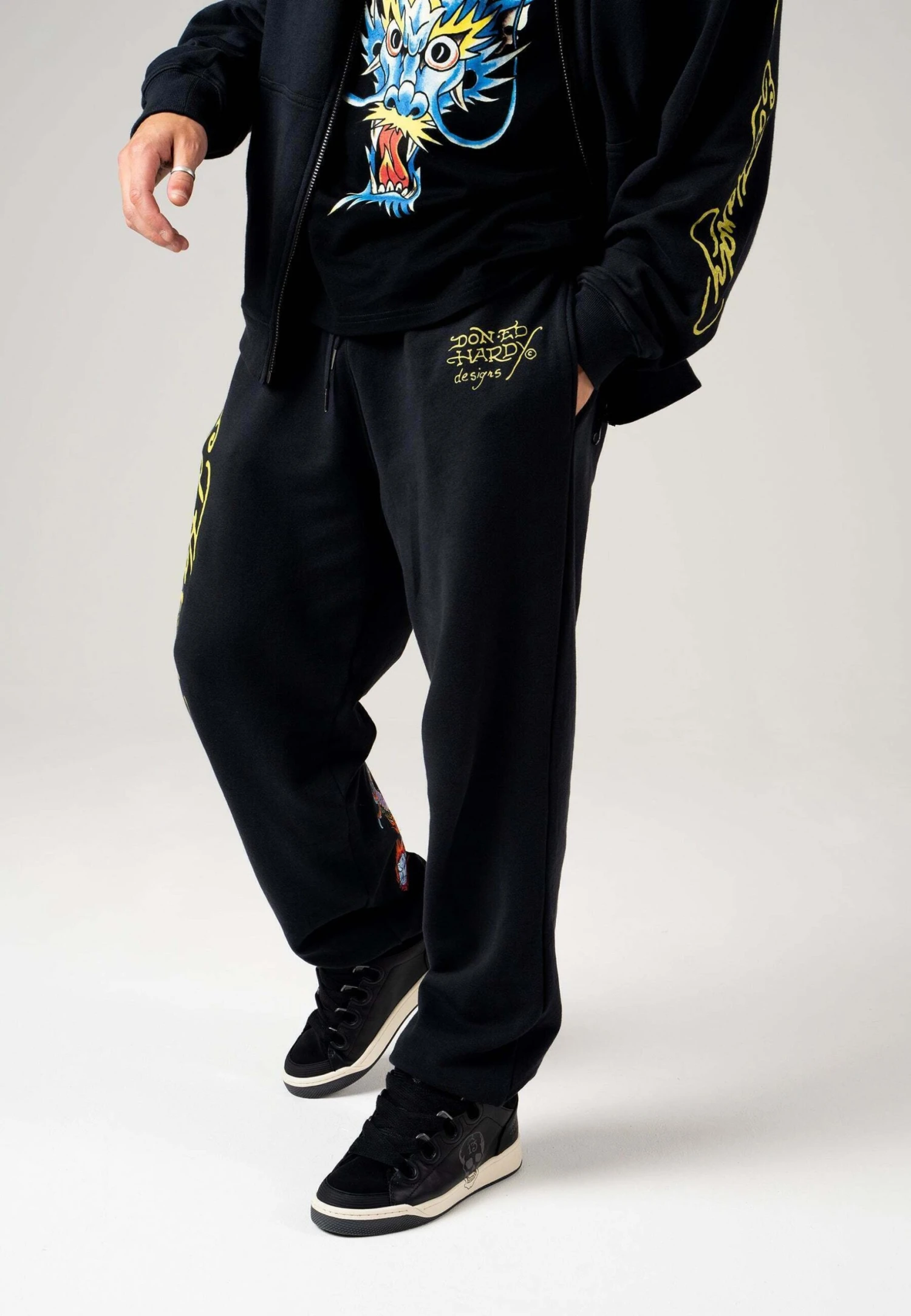 Ed Hardy Pantaloni SportiviBlack Uomo Pantaloni Sportivi E Joggers ED222E00R-Q11 8 Ed Hardy Pantaloni SportiviBlack Uomo Pantaloni Sportivi E Joggers ED222E00R-Q11 - immagine 6