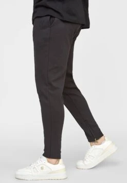 SikSilk Pantaloni SportiviBlack Uomo Pantaloni Sportivi E Joggers SIF22E0FZ-Q11 9 SikSilk Pantaloni SportiviBlack Uomo Pantaloni Sportivi E Joggers SIF22E0FZ-Q11 -Negozio Di Abbigliamento Zalando 76d61c3426f8444b821ce95c7981f334