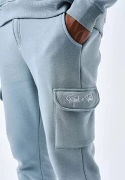 De Jogging Style Cargo SignaturePantaloni SportiviBleu Gris Uomo Pantaloni Sportivi E Joggers PRK22E040-K13 11 De Jogging Style Cargo SignaturePantaloni SportiviBleu Gris Uomo Pantaloni Sportivi E Joggers PRK22E040-K13 -Negozio Di Abbigliamento Zalando 7866263ac36642278592ad11b2890190