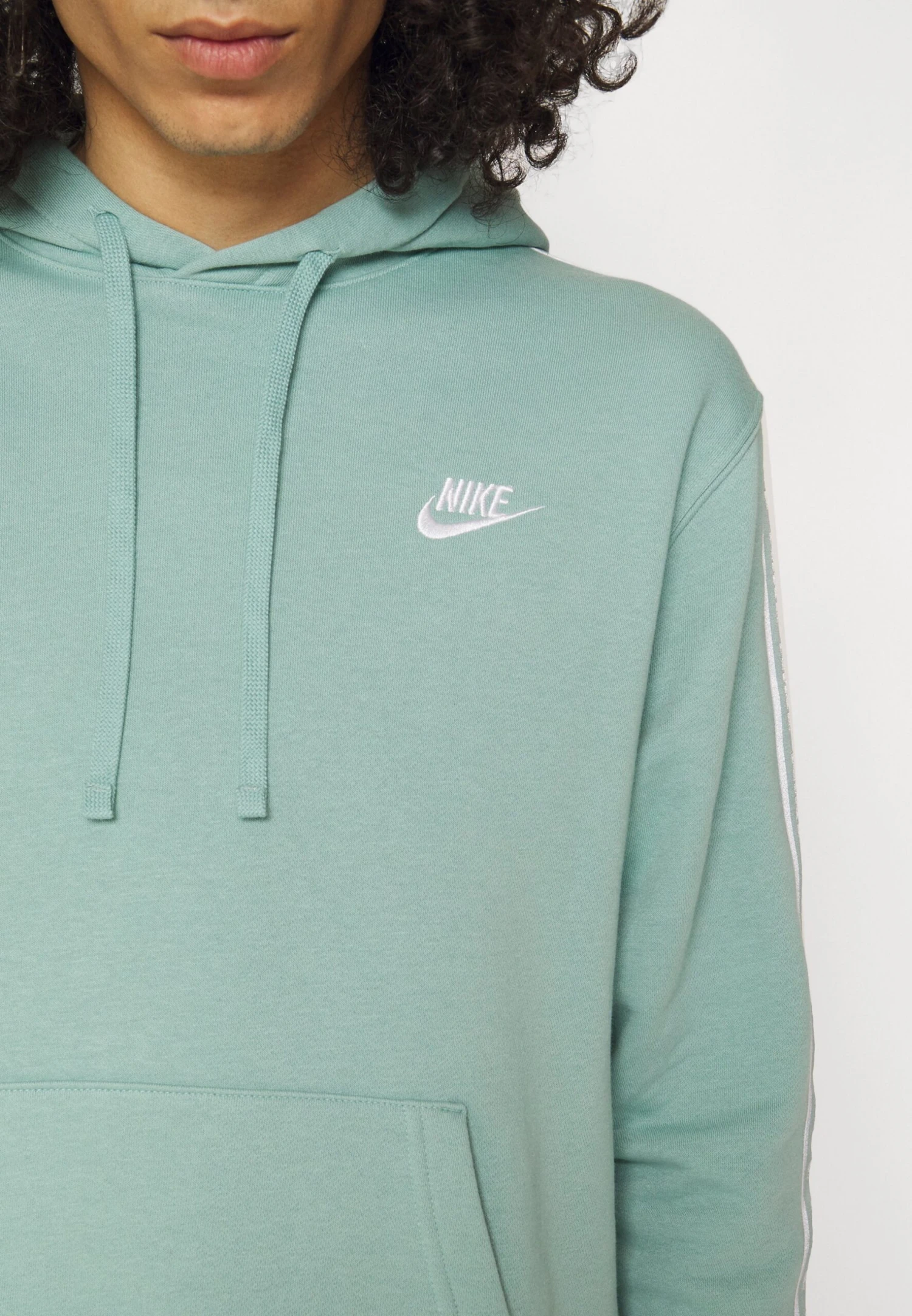 Nike Sportswear Club SuitTutaMineral/White Uomo Pantaloni Sportivi E Joggers NI122S0P8-M11 10 Nike Sportswear Club SuitTutaMineral/White Uomo Pantaloni Sportivi E Joggers NI122S0P8-M11 - immagine 8