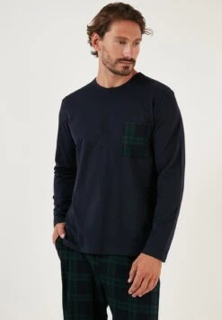 Regular Fit SetPigiamaDark Blue Uomo Per La Notte BUS82M001-K11 11 Regular Fit SetPigiamaDark Blue Uomo Per La Notte BUS82M001-K11 -Negozio Di Abbigliamento Zalando 7b991c67a2ed41d59d21dc48a64afa27