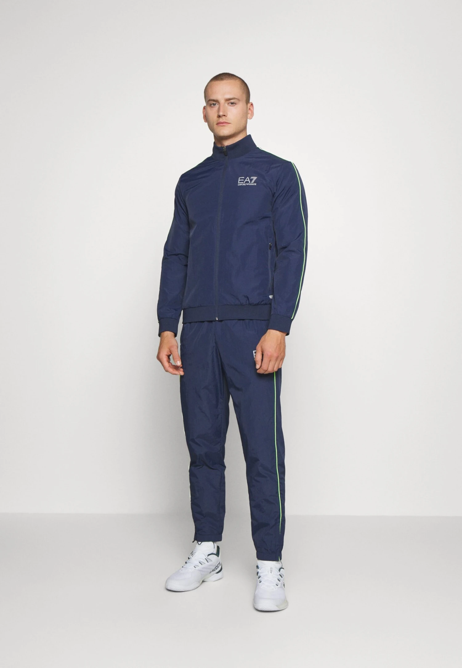 EA7 Emporio Armani Tennis Pro Suit PipingTutaNavy Blue Uomo Pantaloni Sportivi E Joggers EA742K00W-K11 3 EA7 Emporio Armani Tennis Pro Suit PipingTutaNavy Blue Uomo Pantaloni Sportivi E Joggers EA742K00W-K11