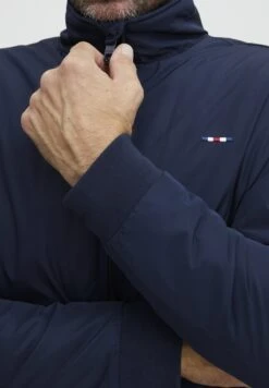 FqlaugeGiacca SportivaNavy Blazer Uomo Pantaloni Sportivi E Joggers FQ122T00N-K11 13 FqlaugeGiacca SportivaNavy Blazer Uomo Pantaloni Sportivi E Joggers FQ122T00N-K11 -Negozio Di Abbigliamento Zalando 7e3be7c9912c4c3398983f13454ad68d