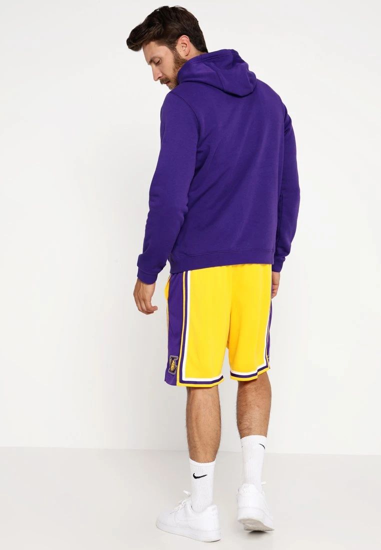Nike Performance La Lakers Nba Swingman ShortPantaloncini SportiviAmarillo/Field Purple/White Uomo Bermuda N1242E0TZ-E11 5 Nike Performance La Lakers Nba Swingman ShortPantaloncini SportiviAmarillo/Field Purple/White Uomo Bermuda N1242E0TZ-E11 - immagine 3