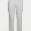 Pier One Smart Piquee JoggerPantaloni SportiviLight Grey Uomo Pantaloni Sportivi E Joggers PI922E04S-C11 -Negozio Di Abbigliamento Zalando 80424a62dd2f4d1ab19a5297a41009fa