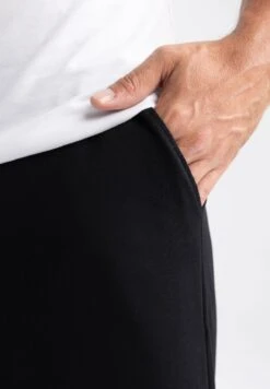 DeFacto Regular Fit Pantaloni SportiviBlack Uomo Pantaloni Sportivi E Joggers DEZ22F0DU-Q11 9 DeFacto Regular Fit Pantaloni SportiviBlack Uomo Pantaloni Sportivi E Joggers DEZ22F0DU-Q11 -Negozio Di Abbigliamento Zalando 819d58815e114f7dbc93304597bac349