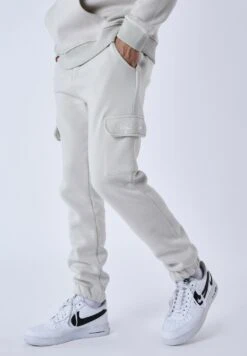 De Jogging Style Cargo SignaturePantaloni SportiviGris Clair Uomo Pantaloni Sportivi E Joggers PRK22E040-C11 12 De Jogging Style Cargo SignaturePantaloni SportiviGris Clair Uomo Pantaloni Sportivi E Joggers PRK22E040-C11 -Negozio Di Abbigliamento Zalando 82f83e2d65344adf9109f35d84df660f