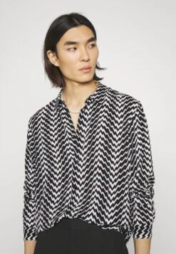 THE KOOPLES ChemiseCamiciaBlack White Uomo Camicie THA22D0A3-Q11 11 THE KOOPLES ChemiseCamiciaBlack White Uomo Camicie THA22D0A3-Q11 -Negozio Di Abbigliamento Zalando 846d13025e334353b036350f81454ce8