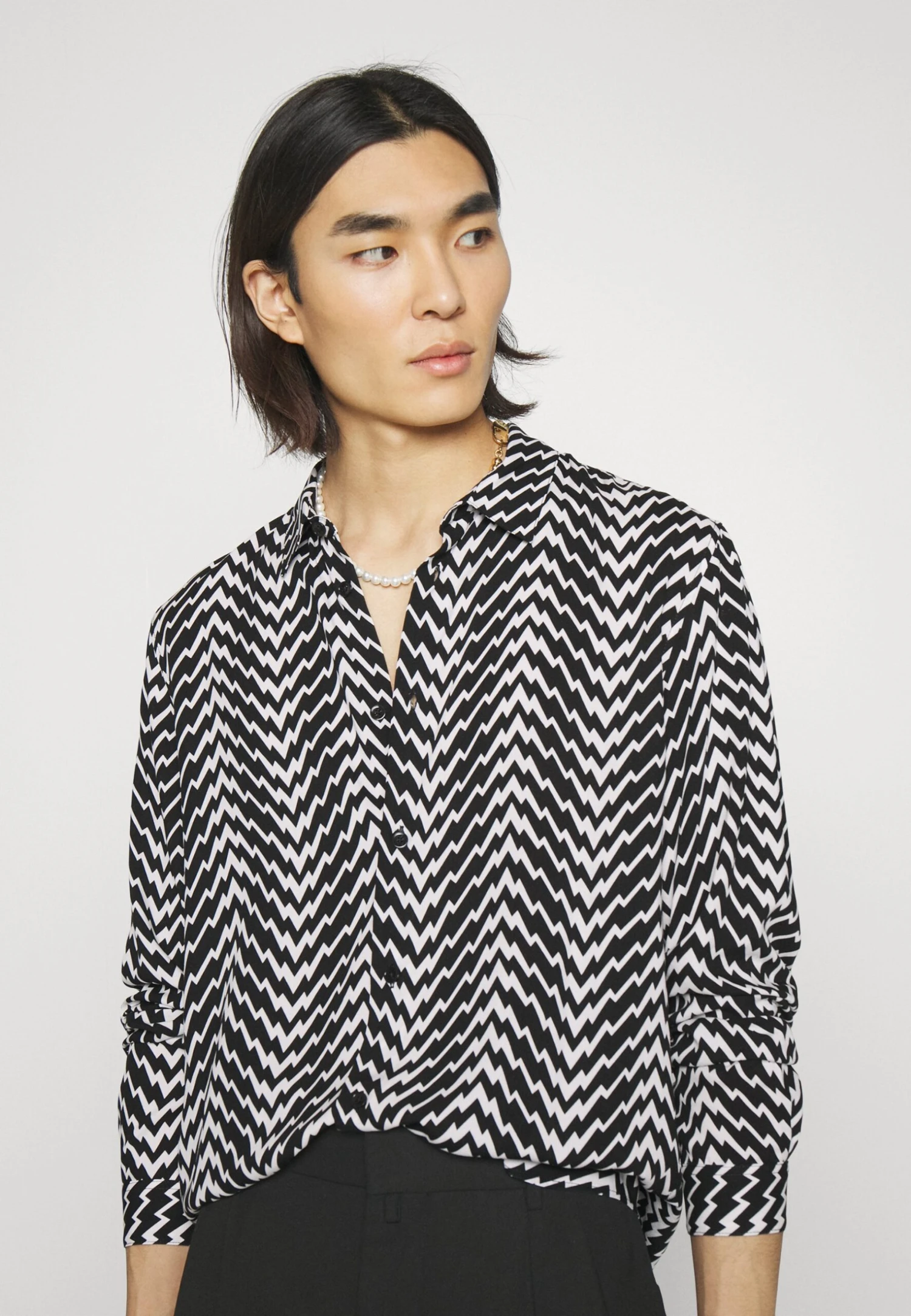 THE KOOPLES ChemiseCamiciaBlack White Uomo Camicie THA22D0A3-Q11 6 THE KOOPLES ChemiseCamiciaBlack White Uomo Camicie THA22D0A3-Q11 - immagine 4