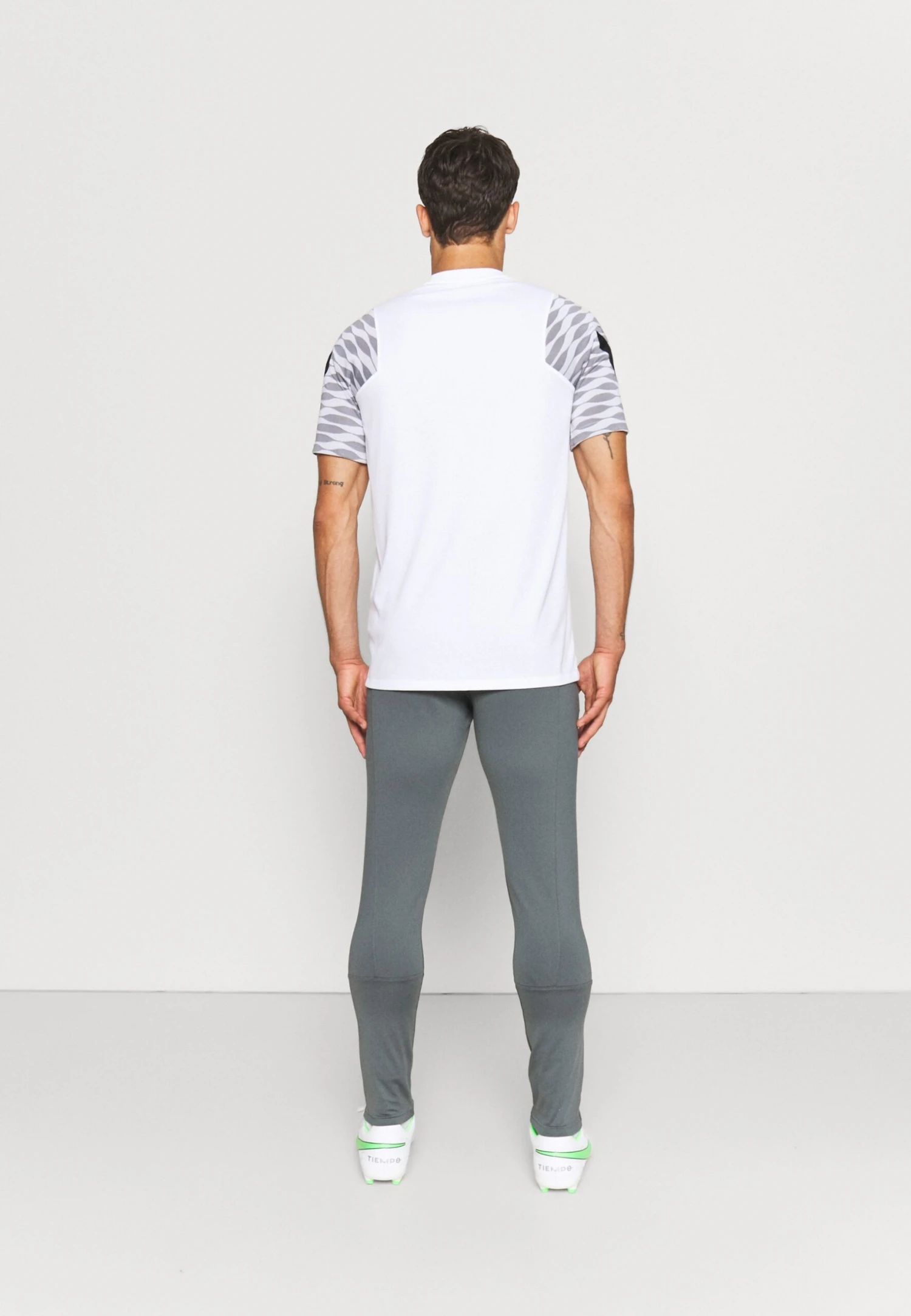 Under Armour Challenger Pantaloni SportiviPitch Gray/White Uomo Pantaloni Sportivi E Joggers UN242E0LQ-C11 5 Under Armour Challenger Pantaloni SportiviPitch Gray/White Uomo Pantaloni Sportivi E Joggers UN242E0LQ-C11 - immagine 3