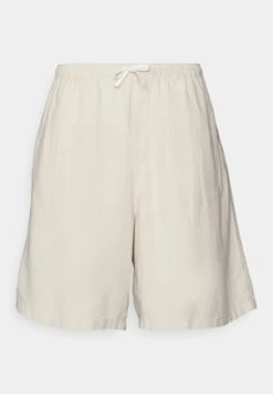 WEEKDAY Patrik LooseShortsDusty White Uomo Bermuda WEB22F01W-A11 -Negozio Di Abbigliamento Zalando 87cd472c61164970b7a3aac6c4965af9