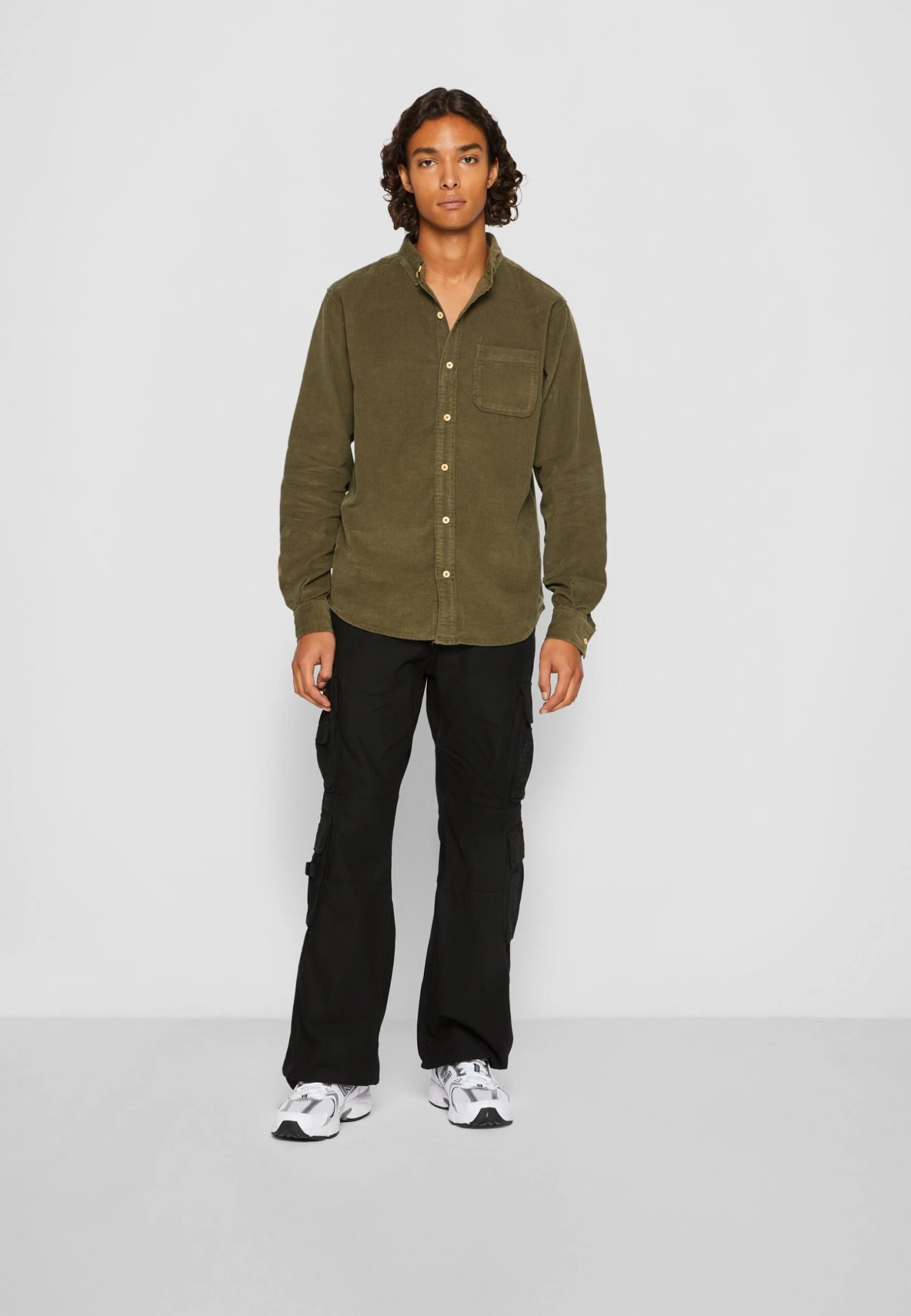 URBAN CLASSICS Corduroy Shirt - Camicia - Olive 4 URBAN CLASSICS Corduroy Shirt - Camicia - Olive - immagine 2