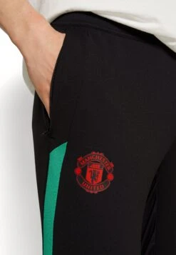ADIDAS PERFORMANCE Manchester United Trainings PantSquadraBlack Uomo Pantaloni Sportivi E Joggers AD542E379-Q11 11 ADIDAS PERFORMANCE Manchester United Trainings PantSquadraBlack Uomo Pantaloni Sportivi E Joggers AD542E379-Q11 -Negozio Di Abbigliamento Zalando 8d6e375328ce4716bf354800afbf57fa