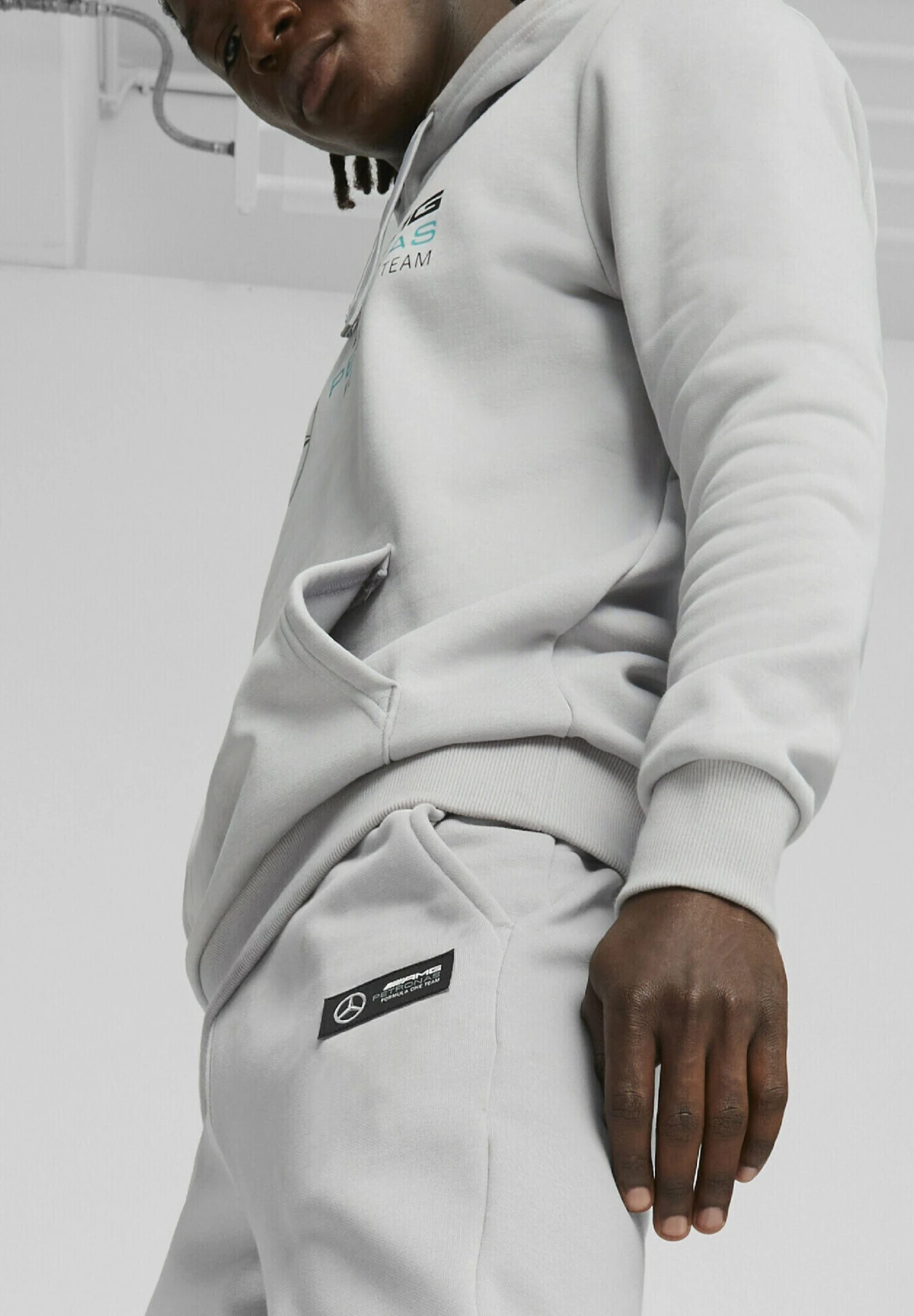 Puma Mercedes-Amg Petronas Motorsport JoggingPantaloni Sportivi Team Silver Uomo Pantaloni Sportivi E Joggers PU122E0FH-C11 5 Puma Mercedes-Amg Petronas Motorsport JoggingPantaloni Sportivi Team Silver Uomo Pantaloni Sportivi E Joggers PU122E0FH-C11 - immagine 3