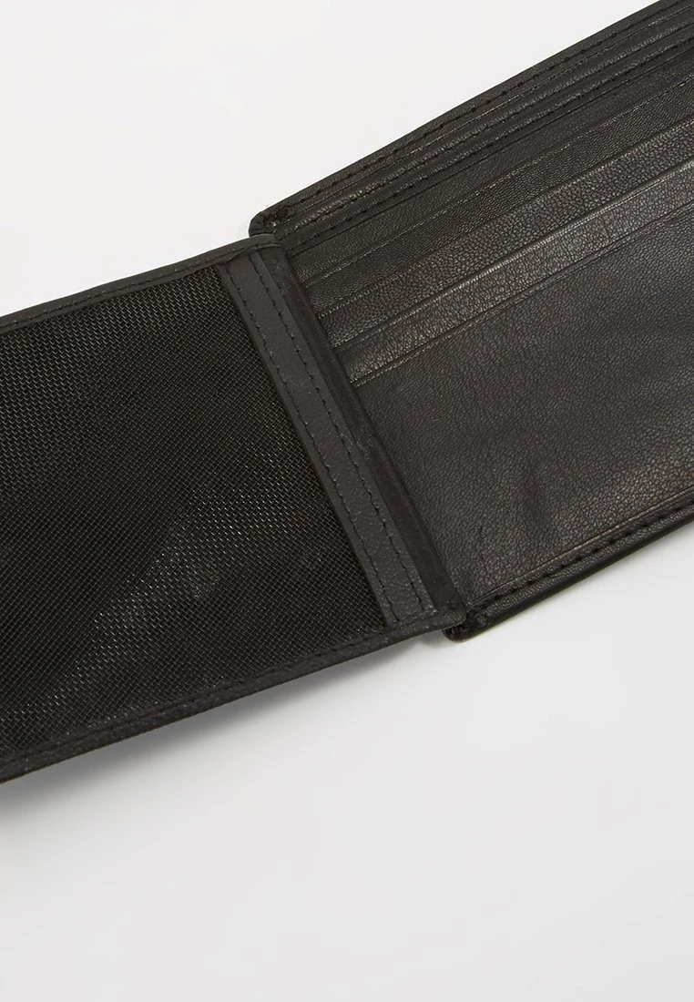 Tom Tailor Kai Horizontal WalletPortafoglioBlack Uomo Portafogli E Custodie TO252F025-Q11 5 Tom Tailor Kai Horizontal WalletPortafoglioBlack Uomo Portafogli E Custodie TO252F025-Q11 - immagine 3