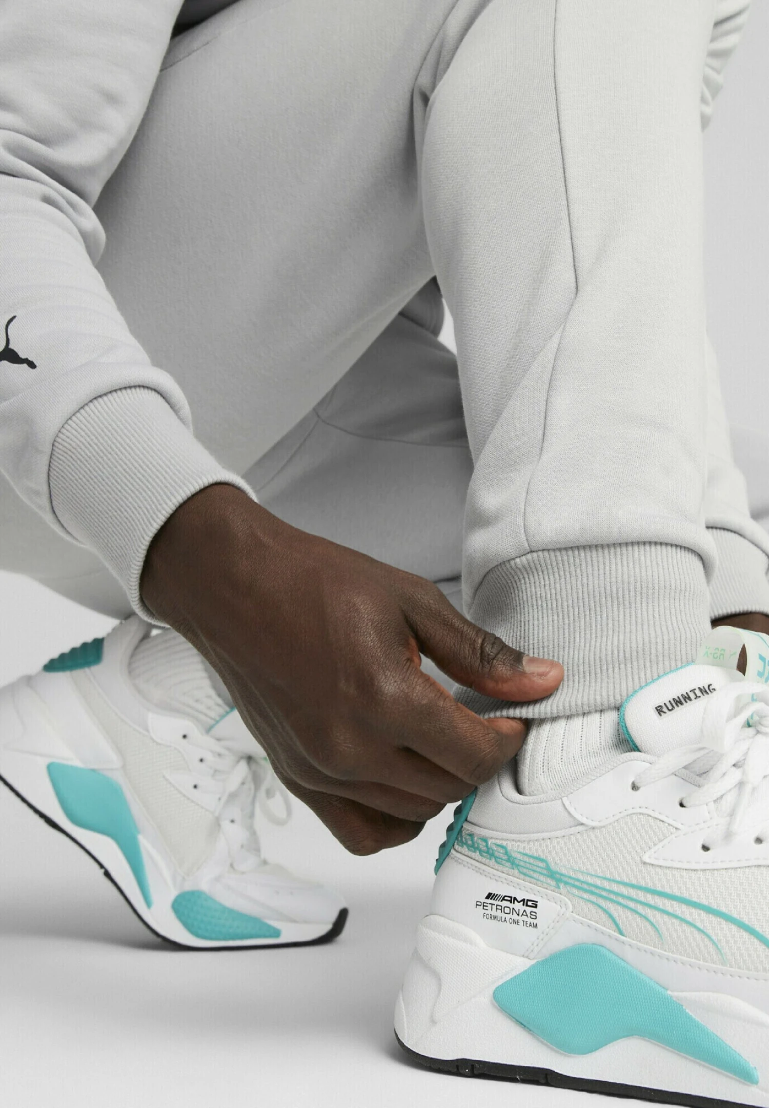 Puma Mercedes-Amg Petronas Motorsport JoggingPantaloni Sportivi Team Silver Uomo Pantaloni Sportivi E Joggers PU122E0FH-C11 4 Puma Mercedes-Amg Petronas Motorsport JoggingPantaloni Sportivi Team Silver Uomo Pantaloni Sportivi E Joggers PU122E0FH-C11 - immagine 2