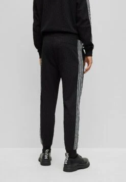 Hugo DisintiPantaloni SportiviCharcoal Uomo Pantaloni Sportivi E Joggers HU722E0FM-Q11 10 Hugo DisintiPantaloni SportiviCharcoal Uomo Pantaloni Sportivi E Joggers HU722E0FM-Q11 -Negozio Di Abbigliamento Zalando 9f50eb8b6de24a0fa8a0973180047a0d