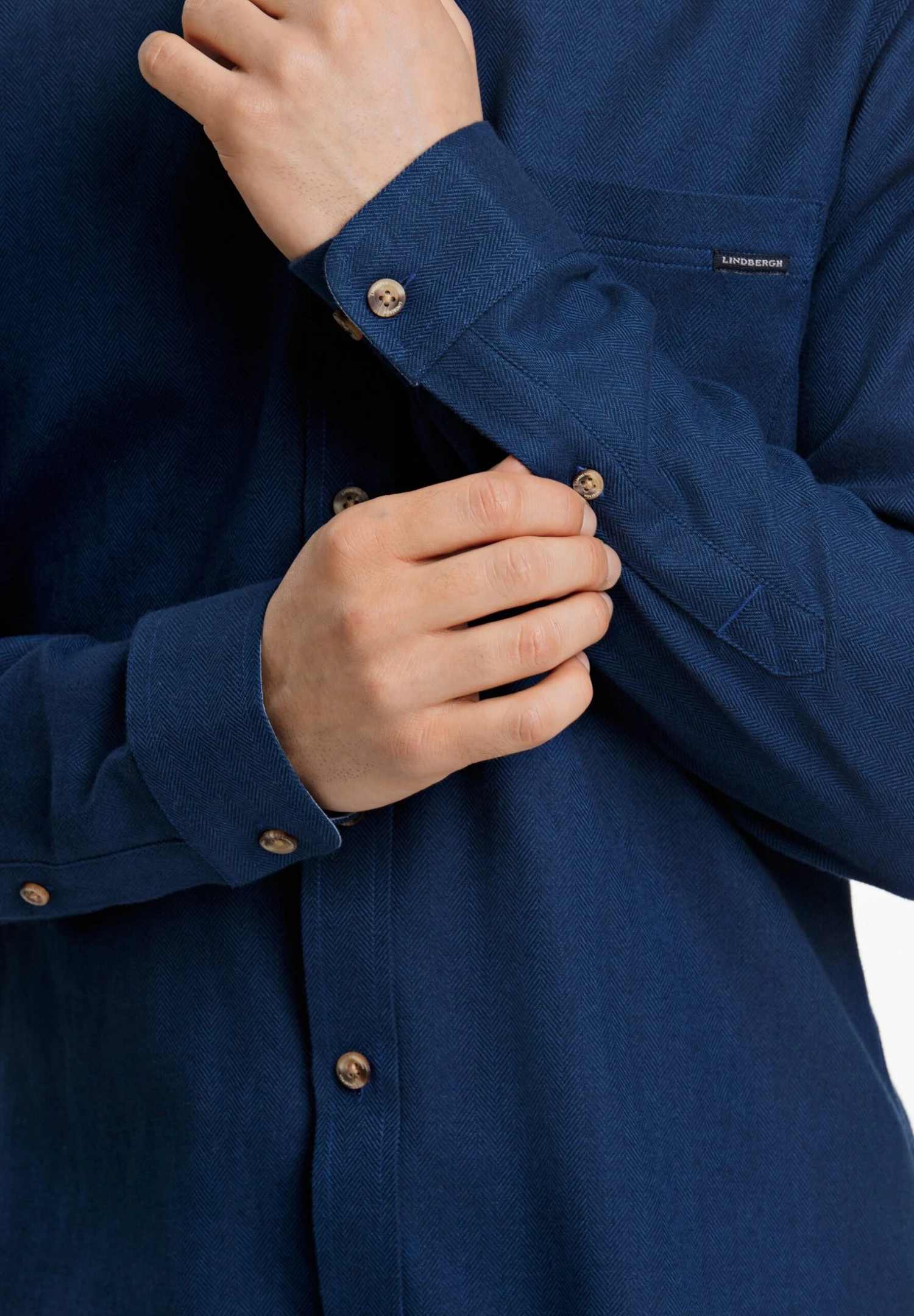 Lindbergh Brushed Herringbone L SCamiciaNavy Uomo Camicie LG522D09N-K11 7 Lindbergh Brushed Herringbone L SCamiciaNavy Uomo Camicie LG522D09N-K11 - immagine 5