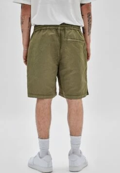 Guess Pantaloni SportiviGroen Uomo Pantaloni Sportivi E Joggers GU122F04N-M11 11 Guess Pantaloni SportiviGroen Uomo Pantaloni Sportivi E Joggers GU122F04N-M11 -Negozio Di Abbigliamento Zalando a2f6d3d969654495a39994fa4be42863