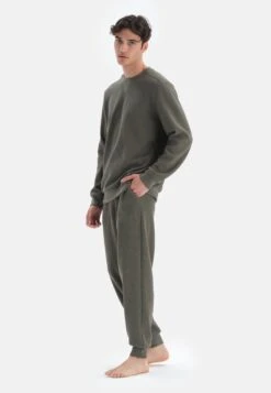 ConnectPantaloni SportiviKhaki Uomo Pantaloni Sportivi E Joggers D6D22E011-N11 11 ConnectPantaloni SportiviKhaki Uomo Pantaloni Sportivi E Joggers D6D22E011-N11 -Negozio Di Abbigliamento Zalando a37adfc4bbd34b39850c1f4c8bf26e45