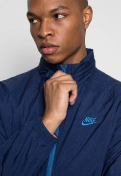 Nike Sportswear Suit Basic SetTutaMidnight Navy Uomo Pantaloni Sportivi E Joggers NI122T082-K11 13 Nike Sportswear Suit Basic SetTutaMidnight Navy Uomo Pantaloni Sportivi E Joggers NI122T082-K11 -Negozio Di Abbigliamento Zalando a686dd73420546708324a2e2032fcd9c