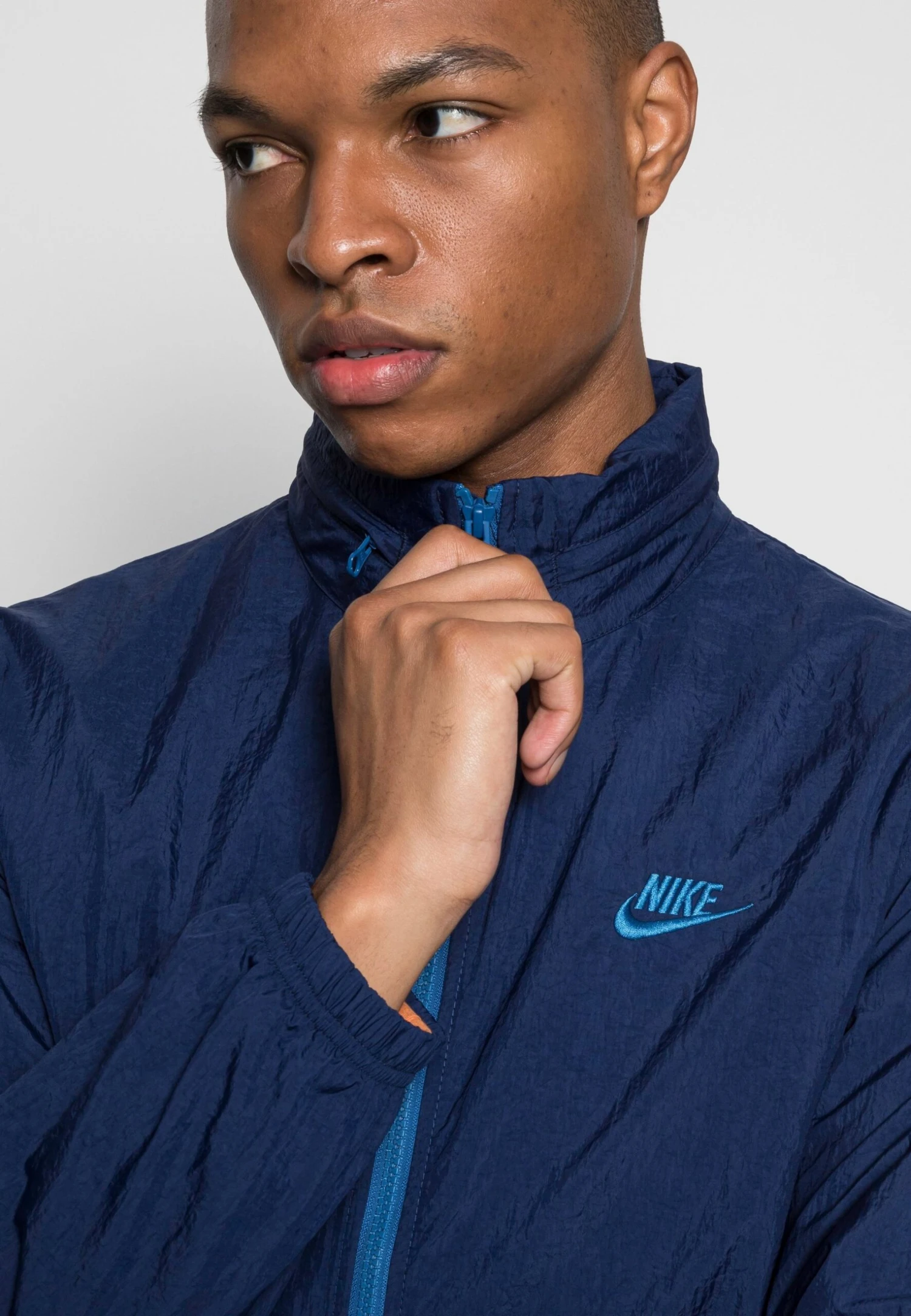 Nike Sportswear Suit Basic SetTutaMidnight Navy Uomo Pantaloni Sportivi E Joggers NI122T082-K11 8 Nike Sportswear Suit Basic SetTutaMidnight Navy Uomo Pantaloni Sportivi E Joggers NI122T082-K11 - immagine 6