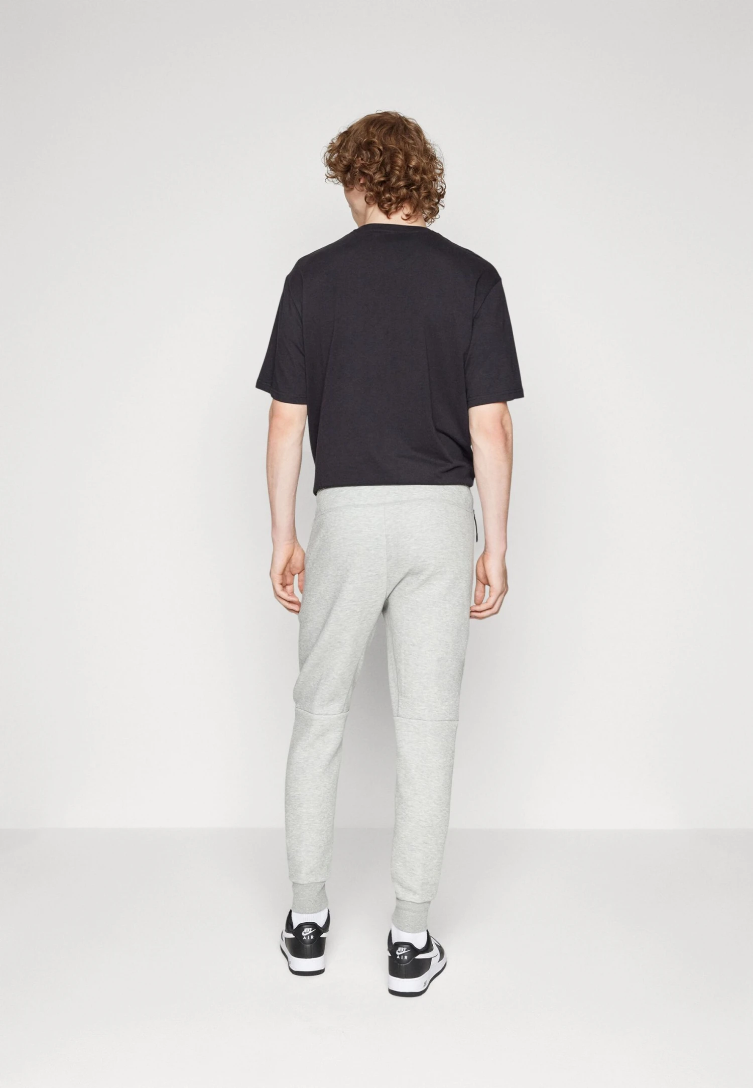 Nike Sportswear Pantaloni SportiviGrey Heather/Black Uomo Pantaloni Sportivi E Joggers NI122E0H7-C12 7 Nike Sportswear Pantaloni SportiviGrey Heather/Black Uomo Pantaloni Sportivi E Joggers NI122E0H7-C12 - immagine 6