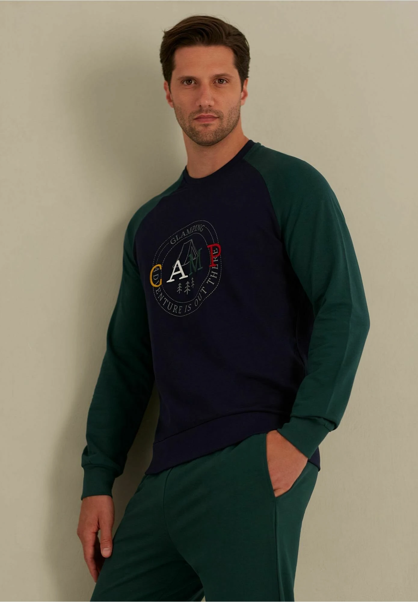 Yamamay Glamping SetPigiamaVerde Scuro Uomo Per La Notte 0YA82M00K-M11 6 Yamamay Glamping SetPigiamaVerde Scuro Uomo Per La Notte 0YA82M00K-M11 - immagine 4