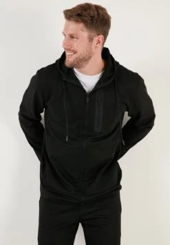 TutaBlack Uomo Pantaloni Sportivi E Joggers BUS22S037-Q11 12 TutaBlack Uomo Pantaloni Sportivi E Joggers BUS22S037-Q11 -Negozio Di Abbigliamento Zalando ab2bff496c5d44d6baf01742770a6681