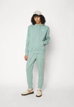 Nike Sportswear Club SuitTutaMineral/White Uomo Pantaloni Sportivi E Joggers NI122S0P8-M11 11 Nike Sportswear Club SuitTutaMineral/White Uomo Pantaloni Sportivi E Joggers NI122S0P8-M11 -Negozio Di Abbigliamento Zalando ab3237c9e5e24b01a1ff9e244663f820