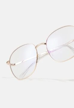 QUAY AUSTRALIA Jezabell UnisexOcchiali Anti Luce BluGold-Coloured/Clear Uomo Occhiali Per Luce Blu Q0154K01W-F11 11 QUAY AUSTRALIA Jezabell UnisexOcchiali Anti Luce BluGold-Coloured/Clear Uomo Occhiali Per Luce Blu Q0154K01W-F11 -Negozio Di Abbigliamento Zalando ad07f90ea2c54b2aacab6cad1f48b78e