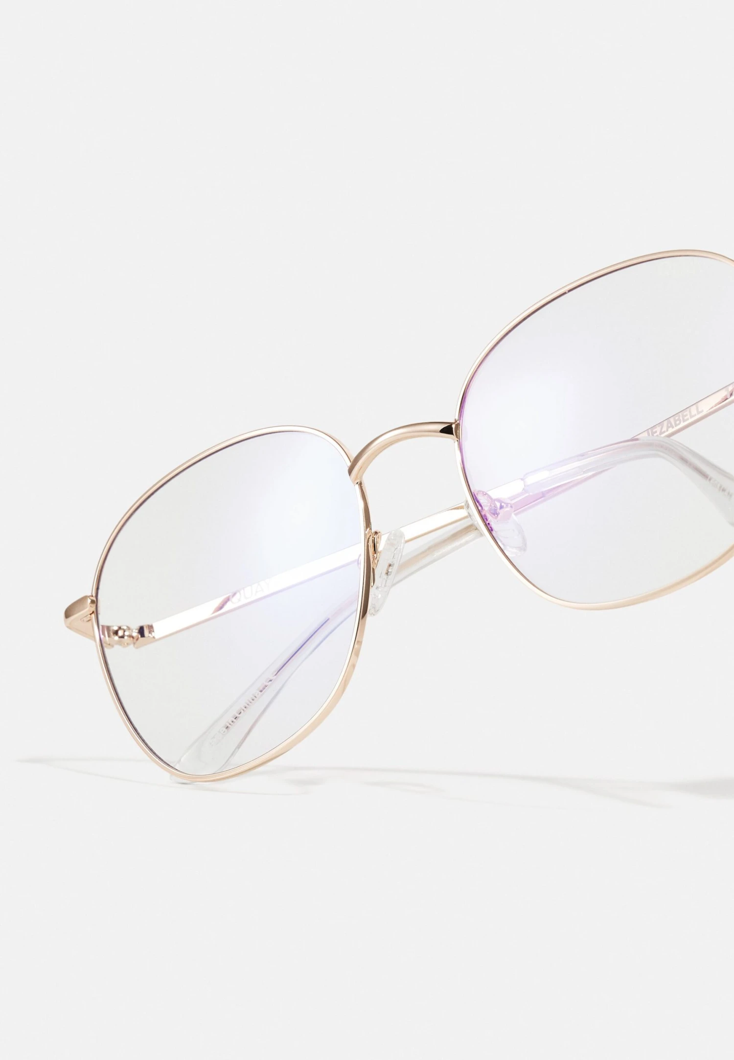 QUAY AUSTRALIA Jezabell UnisexOcchiali Anti Luce BluGold-Coloured/Clear Uomo Occhiali Per Luce Blu Q0154K01W-F11 7 QUAY AUSTRALIA Jezabell UnisexOcchiali Anti Luce BluGold-Coloured/Clear Uomo Occhiali Per Luce Blu Q0154K01W-F11 - immagine 5