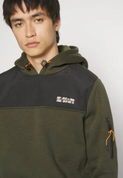 BRAVE SOUL TutaKhaki/Black Uomo Pantaloni Sportivi E Joggers BRH22S07Z-N12 12 BRAVE SOUL TutaKhaki/Black Uomo Pantaloni Sportivi E Joggers BRH22S07Z-N12 -Negozio Di Abbigliamento Zalando adc534745657472ba2e8d1892b19177e