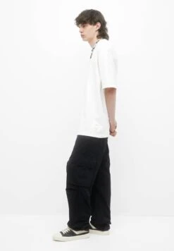 PULL & BEAR JoggerPantaloni SportiviBlack Uomo Pantaloni Sportivi E Joggers PUC22E0ER-Q11 13 PULL & BEAR JoggerPantaloni SportiviBlack Uomo Pantaloni Sportivi E Joggers PUC22E0ER-Q11 -Negozio Di Abbigliamento Zalando aea333e3cb244736b1208abd3f360be1