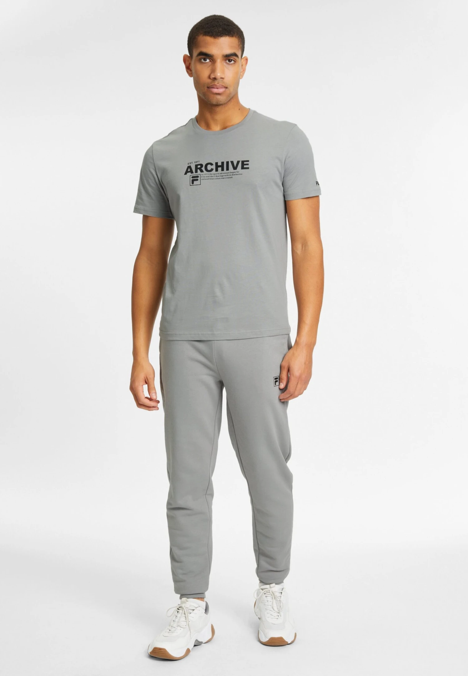 Fila Apparel Balbronn Pantaloni SportiviUltimate Gray Uomo Pantaloni Sportivi E Joggers 1FI22E049-C11 3 Fila Apparel Balbronn Pantaloni SportiviUltimate Gray Uomo Pantaloni Sportivi E Joggers 1FI22E049-C11