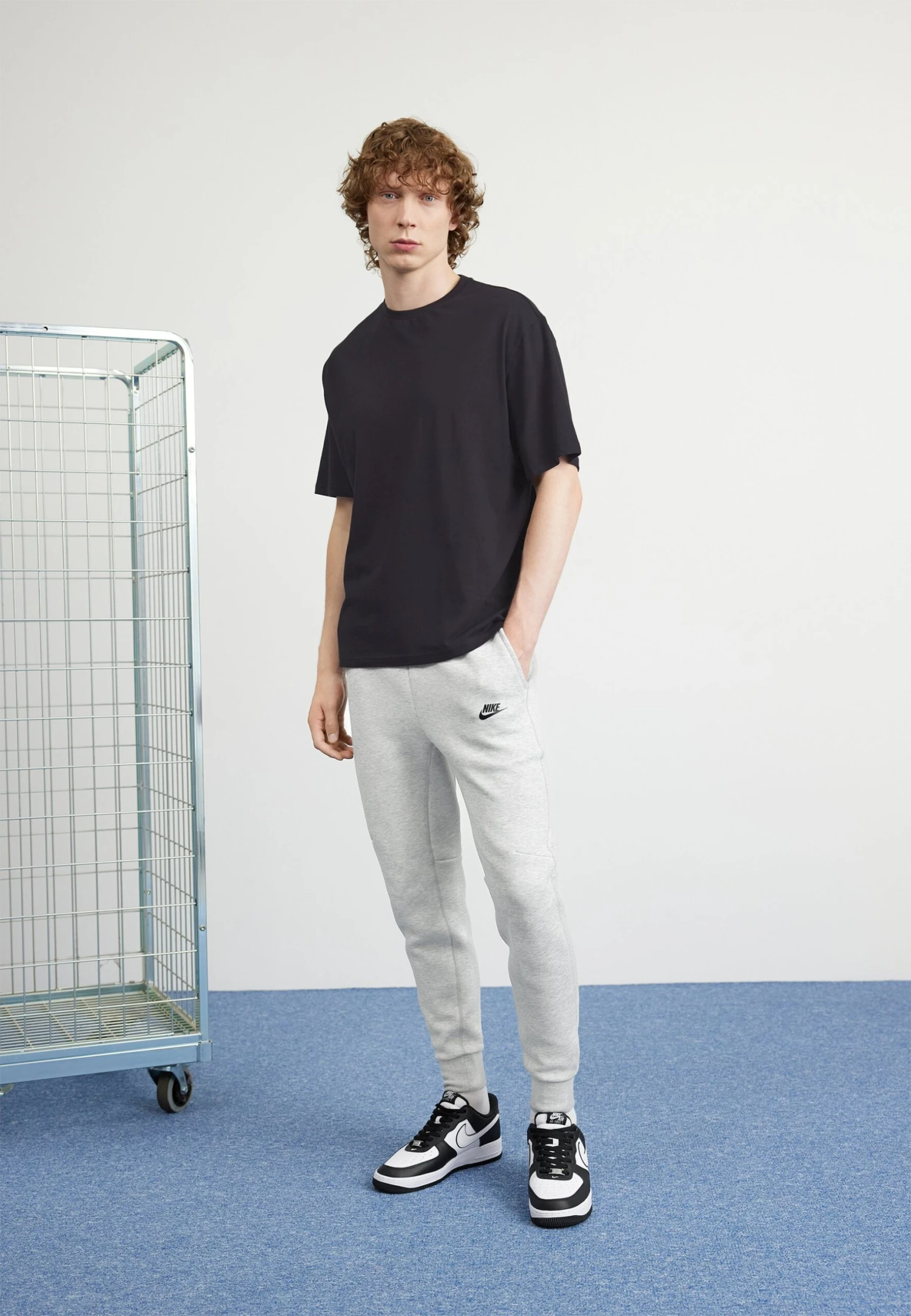 Nike Sportswear Pantaloni SportiviGrey Heather/Black Uomo Pantaloni Sportivi E Joggers NI122E0H7-C12 3 Nike Sportswear Pantaloni SportiviGrey Heather/Black Uomo Pantaloni Sportivi E Joggers NI122E0H7-C12 - immagine 2