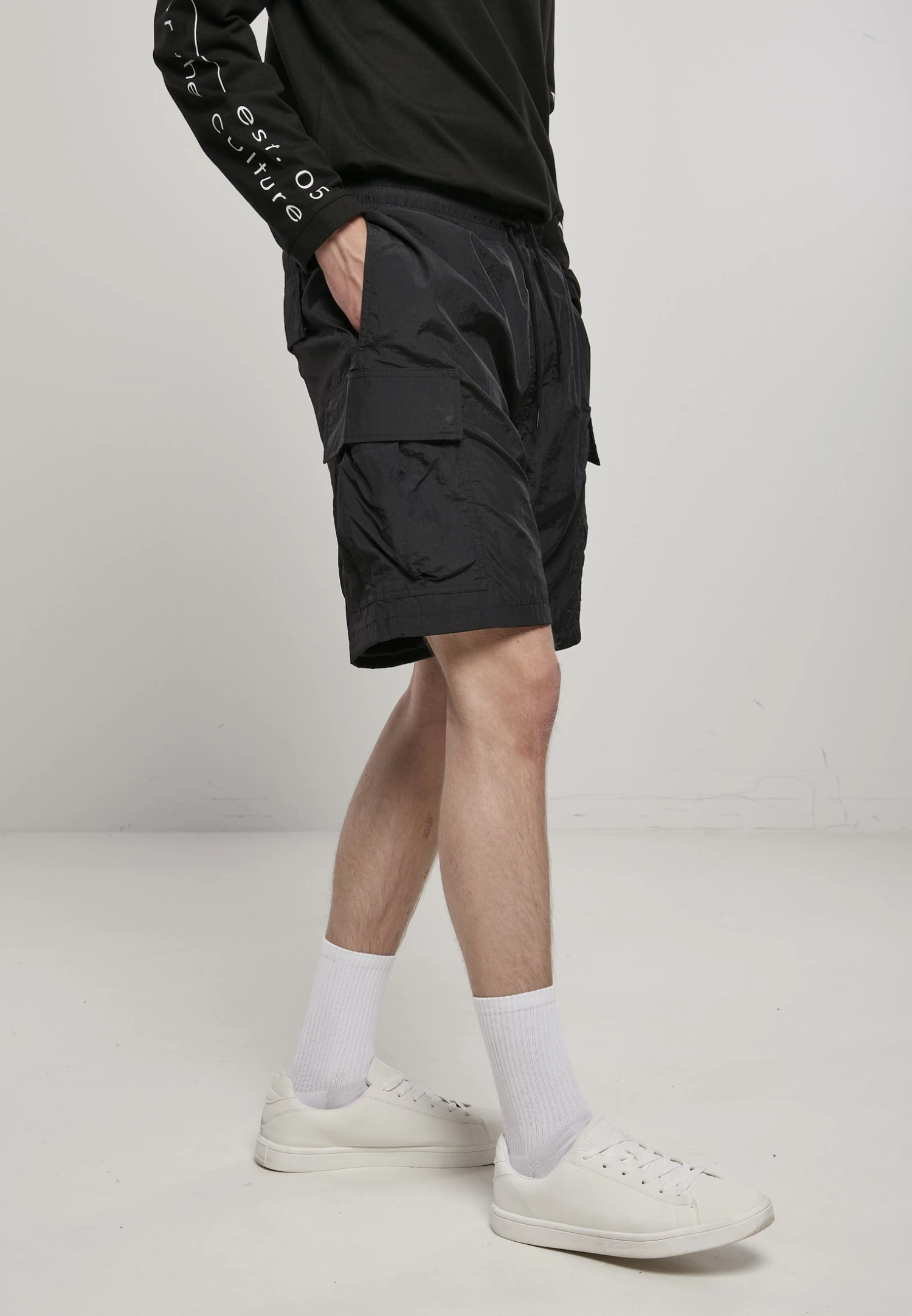 URBAN CLASSICS Nylon Cargo Shorts - Shorts - Black 4 URBAN CLASSICS Nylon Cargo Shorts - Shorts - Black - immagine 2