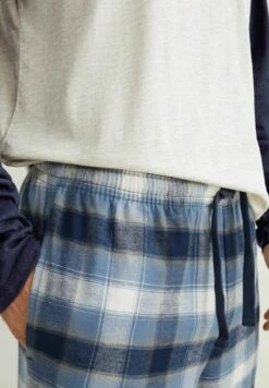 SetPigiamaDark Blue Uomo Per La Notte C6F82M04H-K11 10 SetPigiamaDark Blue Uomo Per La Notte C6F82M04H-K11 -Negozio Di Abbigliamento Zalando b7694df2bb0a44e7aa8022671da2ef3e