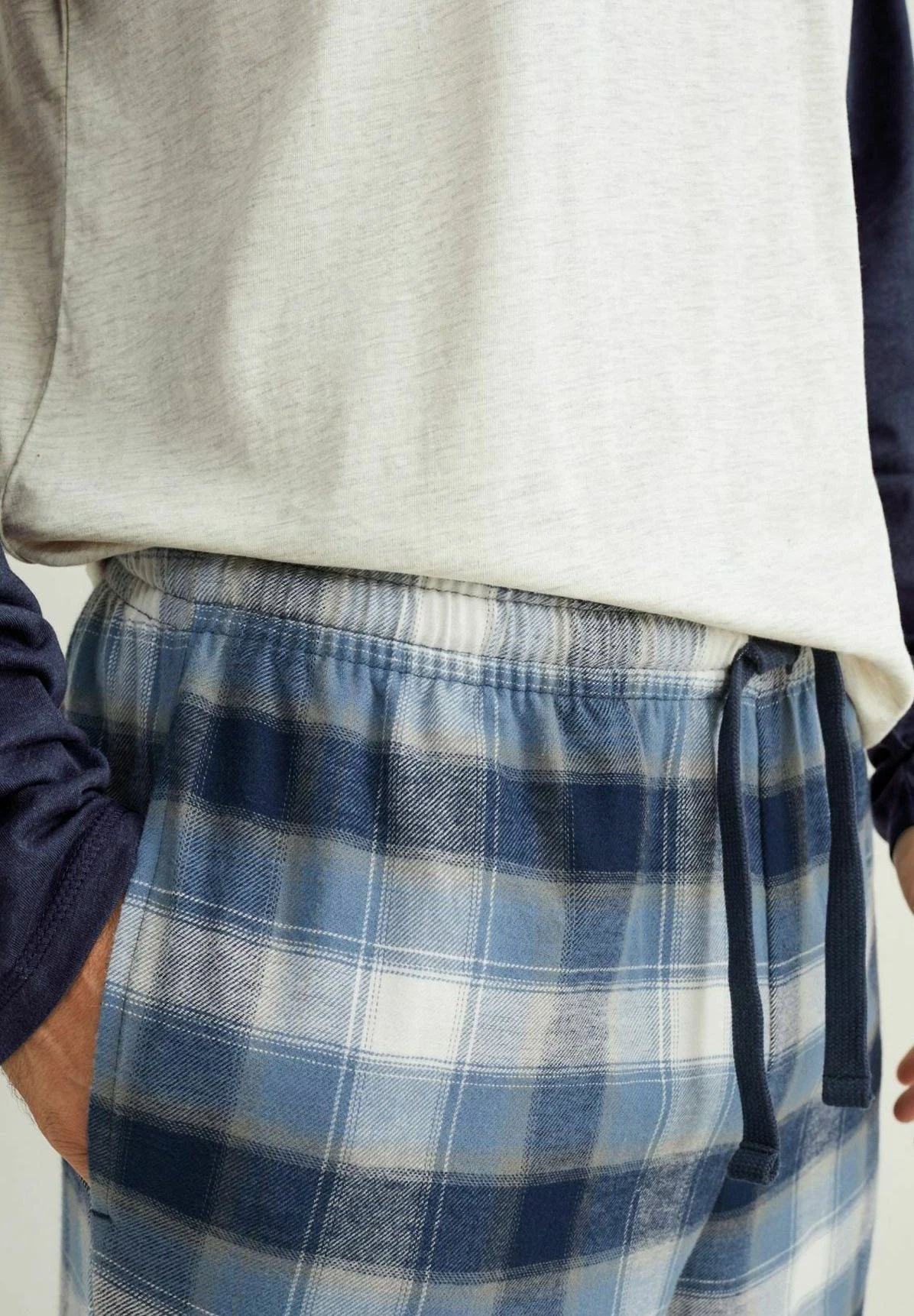 SetPigiamaDark Blue Uomo Per La Notte C6F82M04H-K11 5 SetPigiamaDark Blue Uomo Per La Notte C6F82M04H-K11 - immagine 3