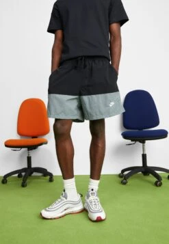 Nike Sportswear M Club Wvn CbPantaloni SportiviBlack/Smoke Grey/White Uomo Pantaloni Sportivi E Joggers NI122F090-Q11