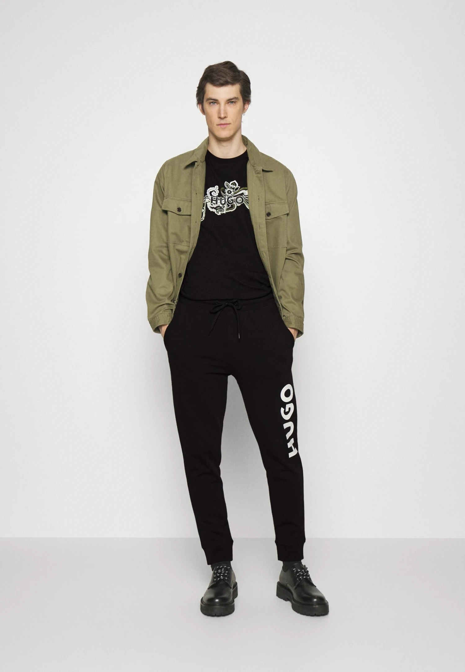 Hugo DutschiPantaloni SportiviBlack Uomo Pantaloni Sportivi E Joggers HU722E09O-Q12 4 Hugo DutschiPantaloni SportiviBlack Uomo Pantaloni Sportivi E Joggers HU722E09O-Q12 - immagine 2