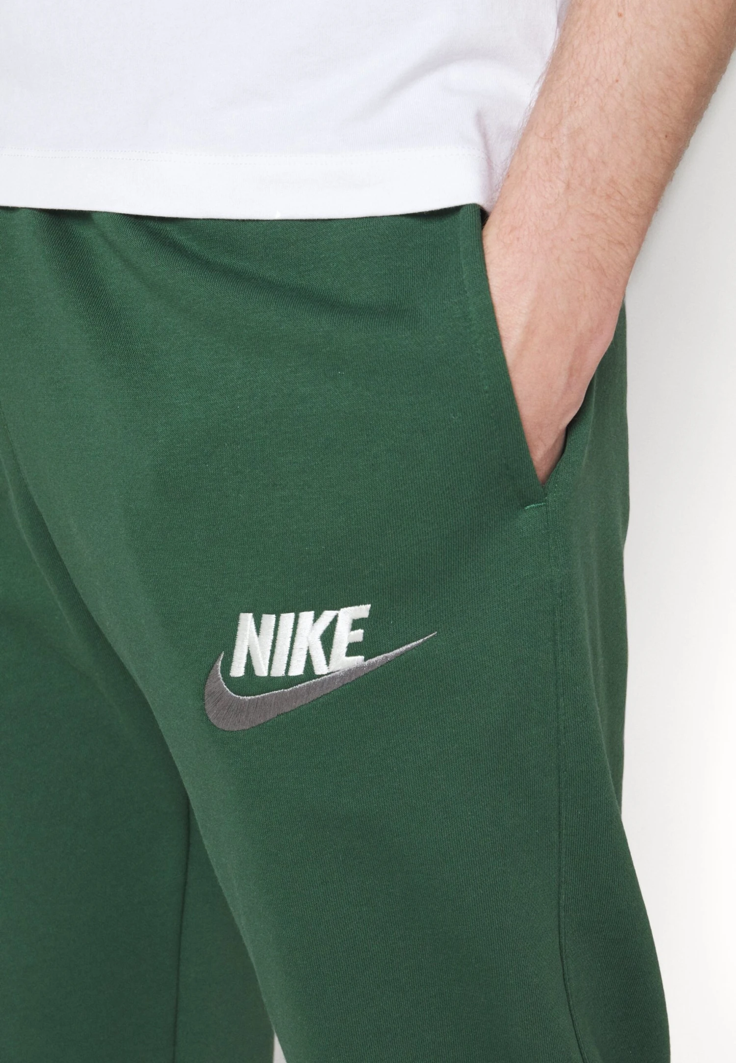 Nike Sportswear Club PantPantaloni SportiviDark Green Uomo Pantaloni Sportivi E Joggers NI122E0H3-M11 11 Nike Sportswear Club PantPantaloni SportiviDark Green Uomo Pantaloni Sportivi E Joggers NI122E0H3-M11 - immagine 9