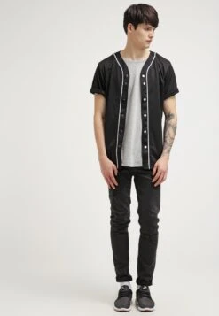 Nuove versioni -Negozio Di Abbigliamento Zalando c487aa61593b47118310ffe72cc8cace