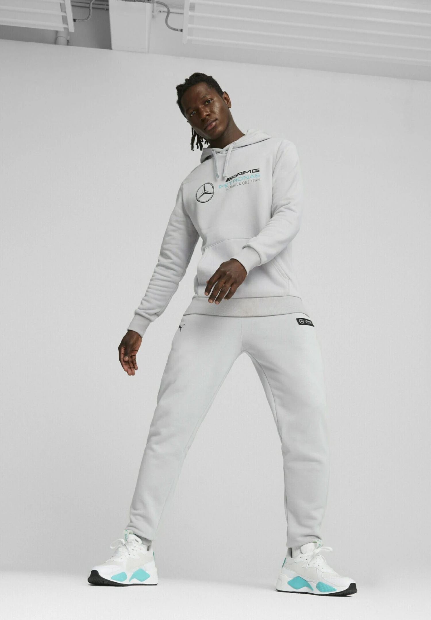 Puma Mercedes-Amg Petronas Motorsport JoggingPantaloni Sportivi Team Silver Uomo Pantaloni Sportivi E Joggers PU122E0FH-C11 6 Puma Mercedes-Amg Petronas Motorsport JoggingPantaloni Sportivi Team Silver Uomo Pantaloni Sportivi E Joggers PU122E0FH-C11 - immagine 4