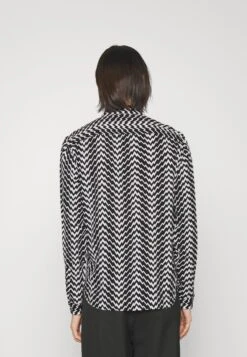 THE KOOPLES ChemiseCamiciaBlack White Uomo Camicie THA22D0A3-Q11 10 THE KOOPLES ChemiseCamiciaBlack White Uomo Camicie THA22D0A3-Q11 -Negozio Di Abbigliamento Zalando c7dc816a1c874220aa6b24d03c00ad03