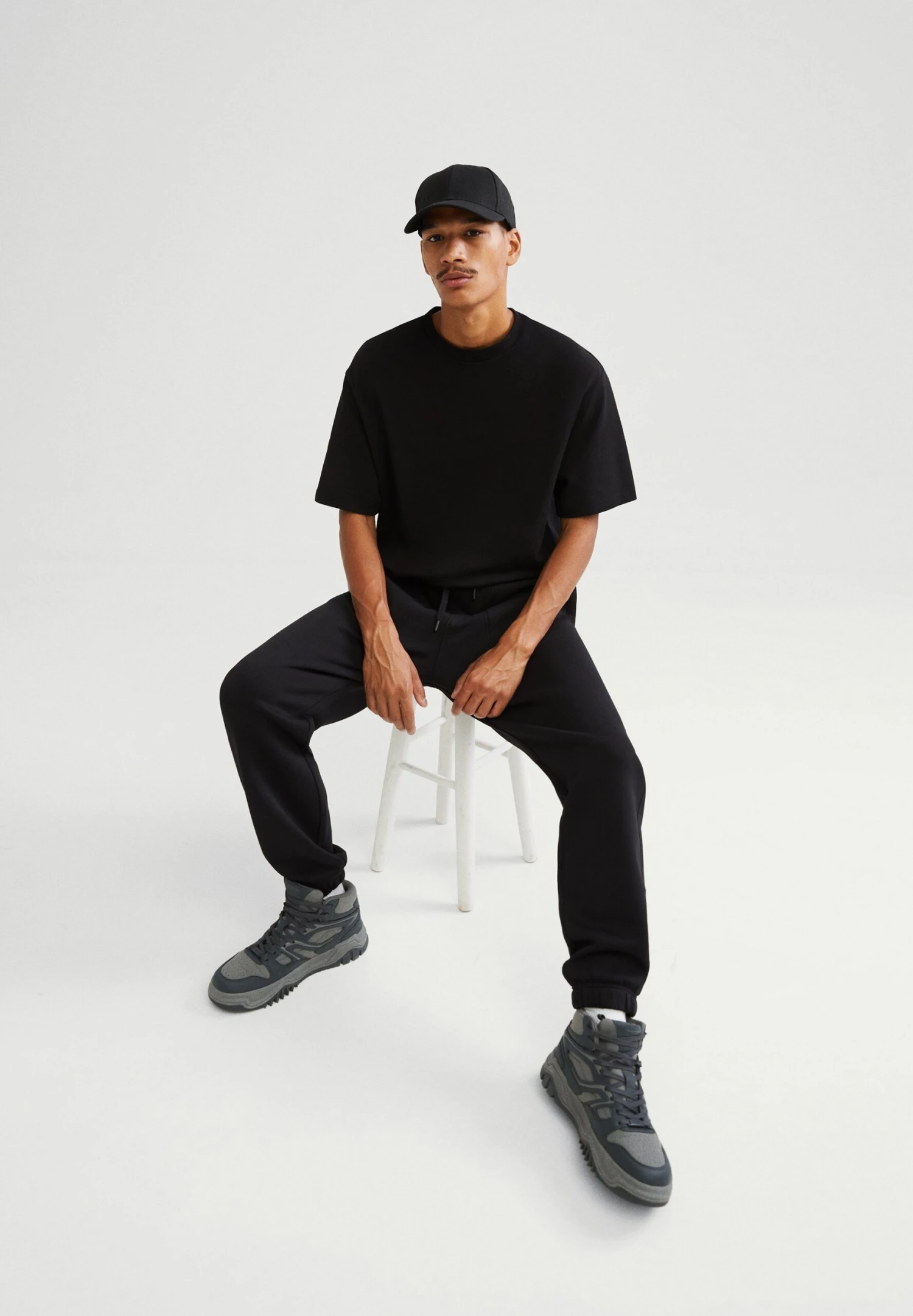 BERSHKA Plush Pantaloni SportiviBlack Uomo Pantaloni Sportivi E Joggers BEJ22E0CF-Q11 5 BERSHKA Plush Pantaloni SportiviBlack Uomo Pantaloni Sportivi E Joggers BEJ22E0CF-Q11 - immagine 3