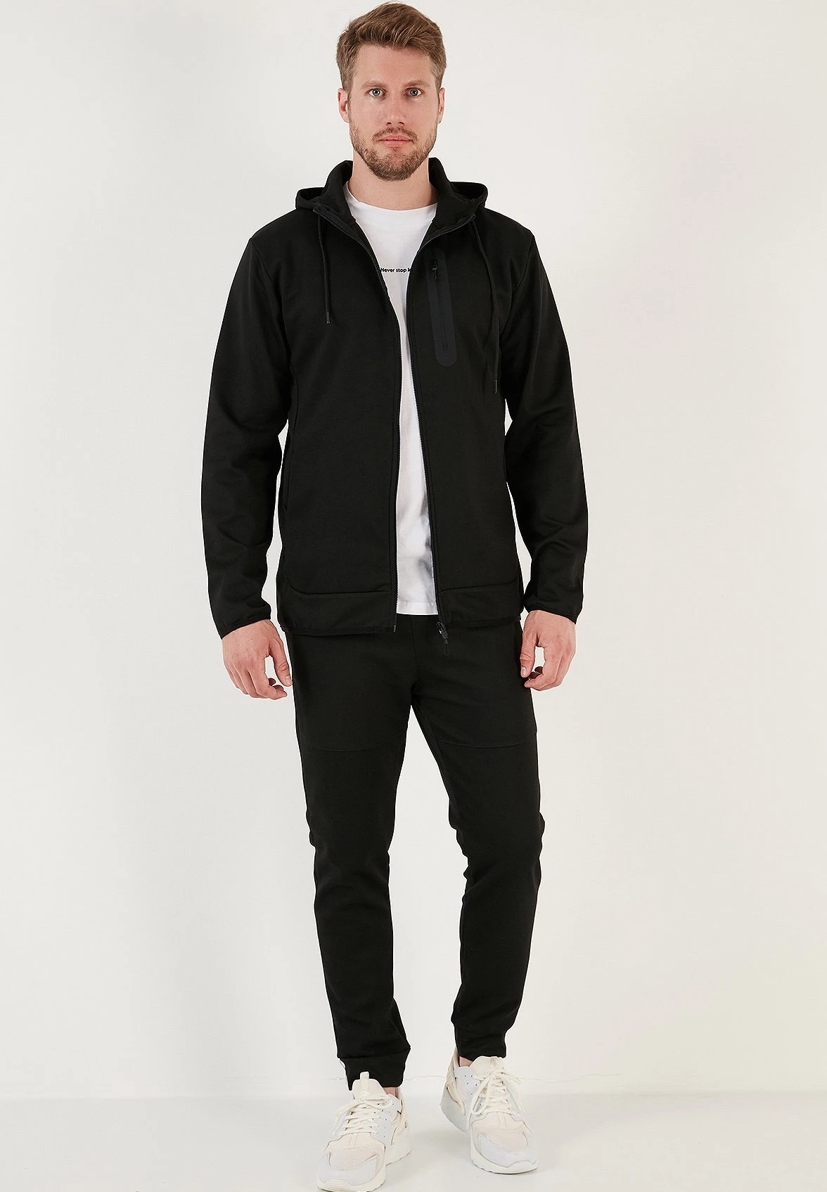 TutaBlack Uomo Pantaloni Sportivi E Joggers BUS22S037-Q11 3 TutaBlack Uomo Pantaloni Sportivi E Joggers BUS22S037-Q11